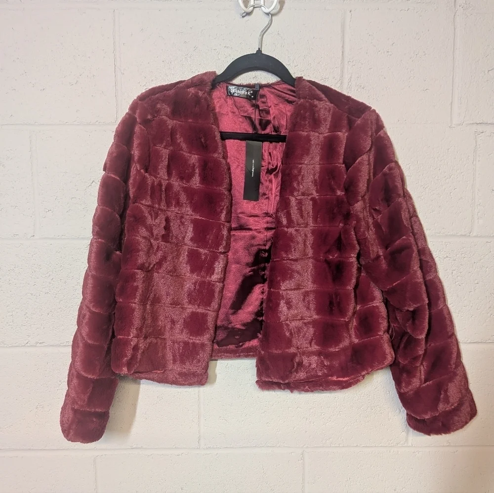 Women's Faux Fur Long Sleeve Puffy Cropped Jacket, Size Medium NWT